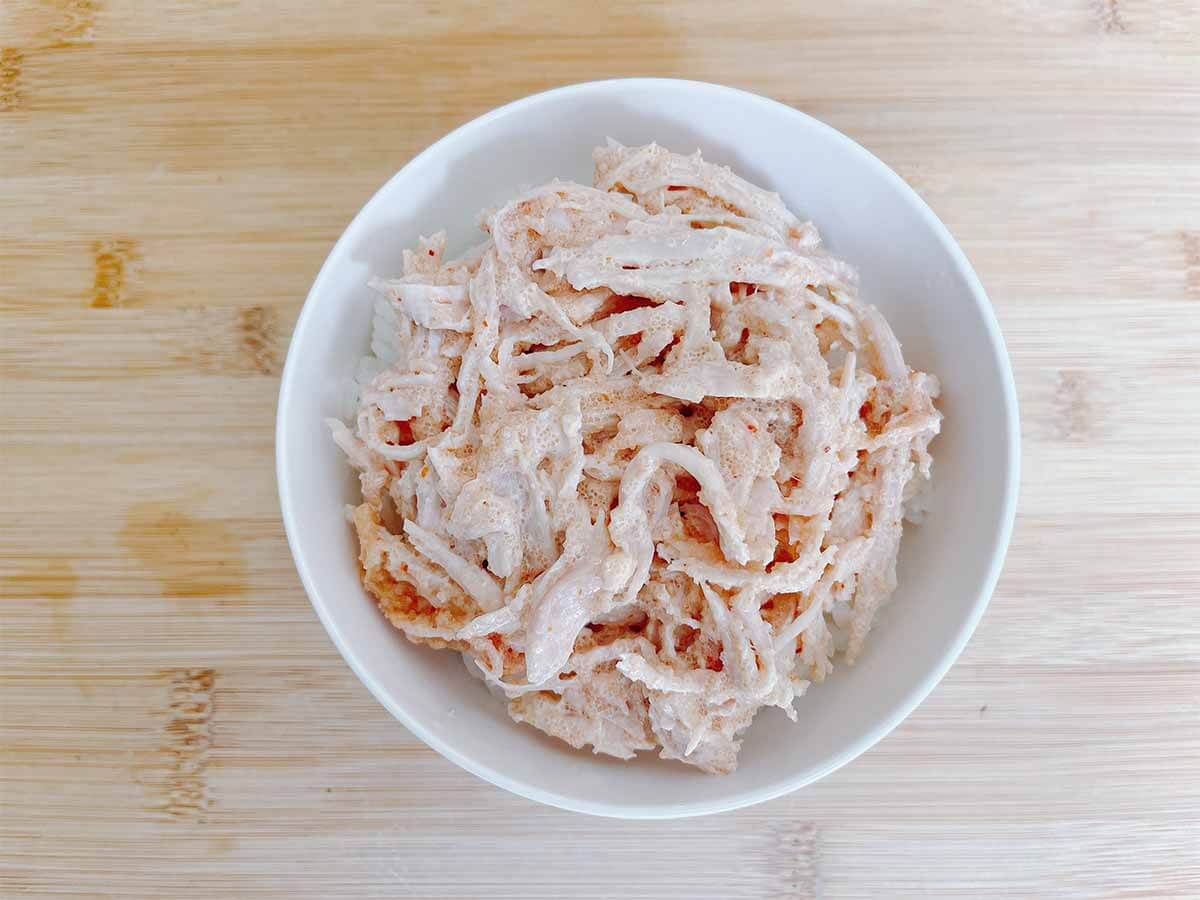 サラダチキンと明太子のマヨ丼