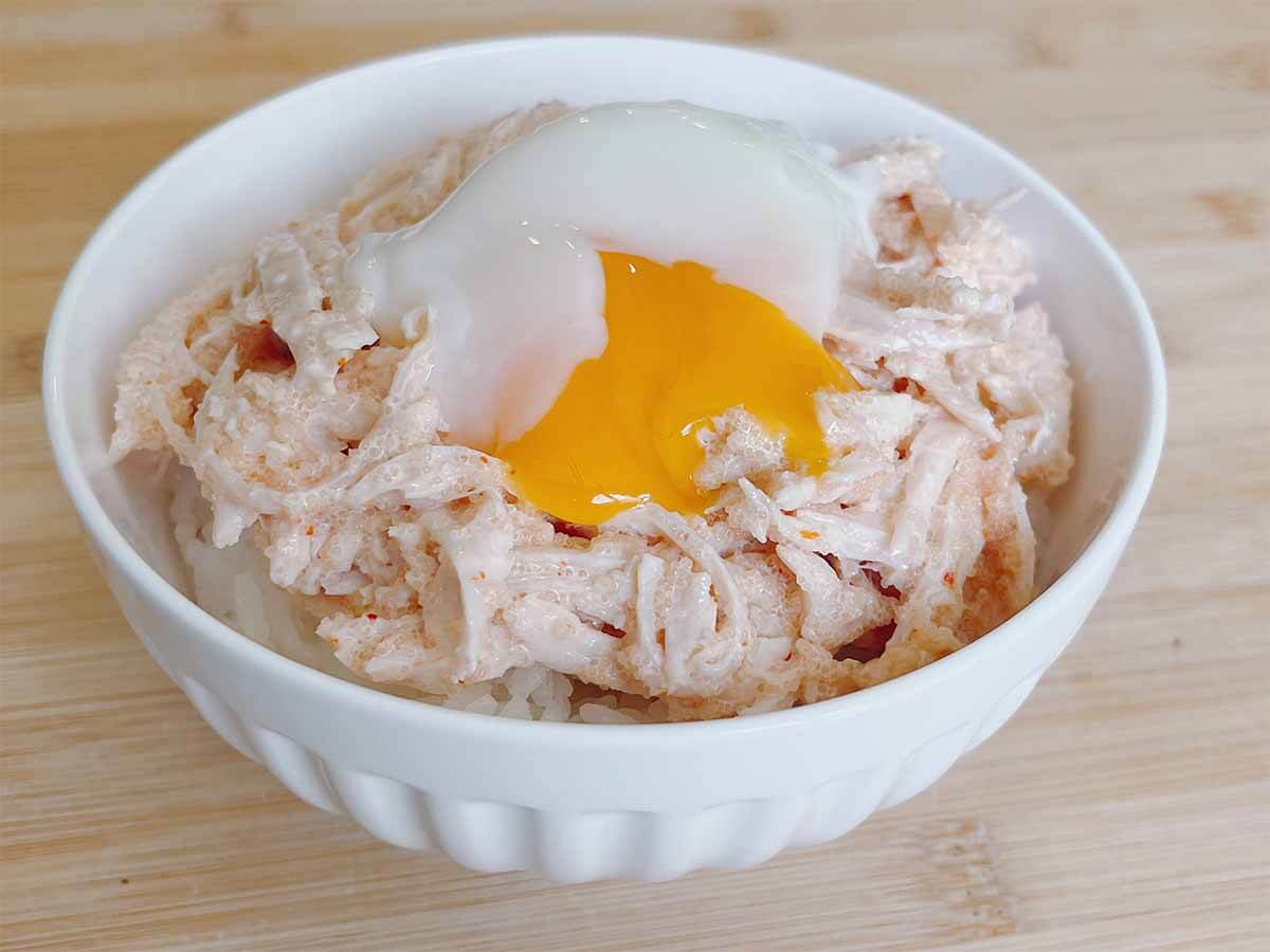 サラダチキンと明太子のマヨ丼