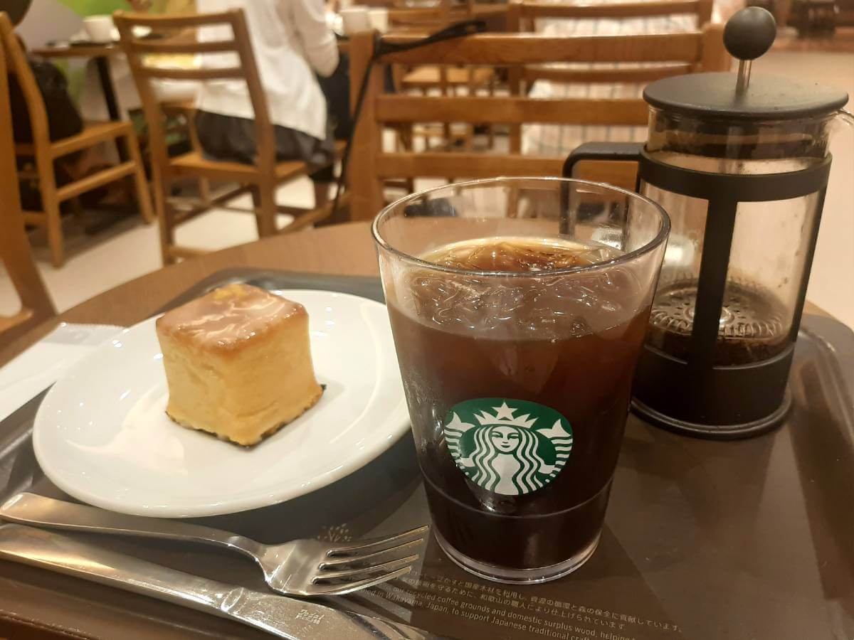 スターバックス「レモンキューブケーキ」