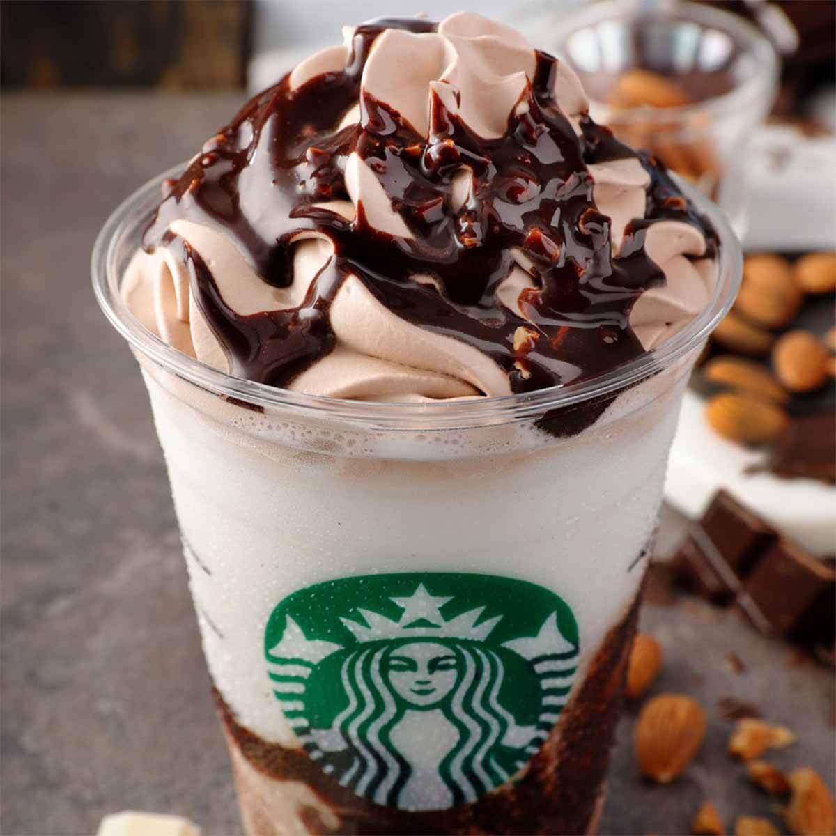 スターバックス「クランチー アーモンド チョコレート フラペチーノ」