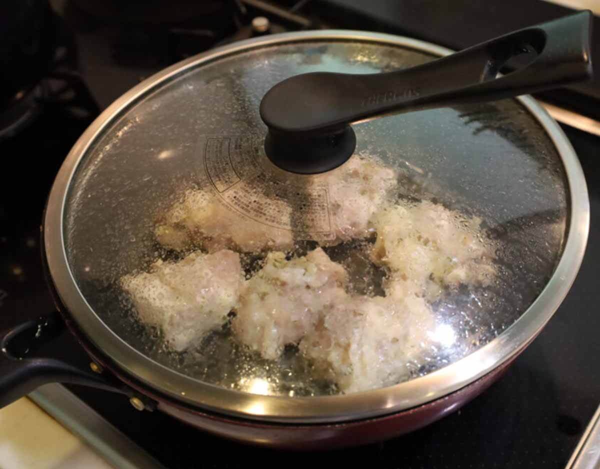 りんごと鶏もも肉のハーブ焼き